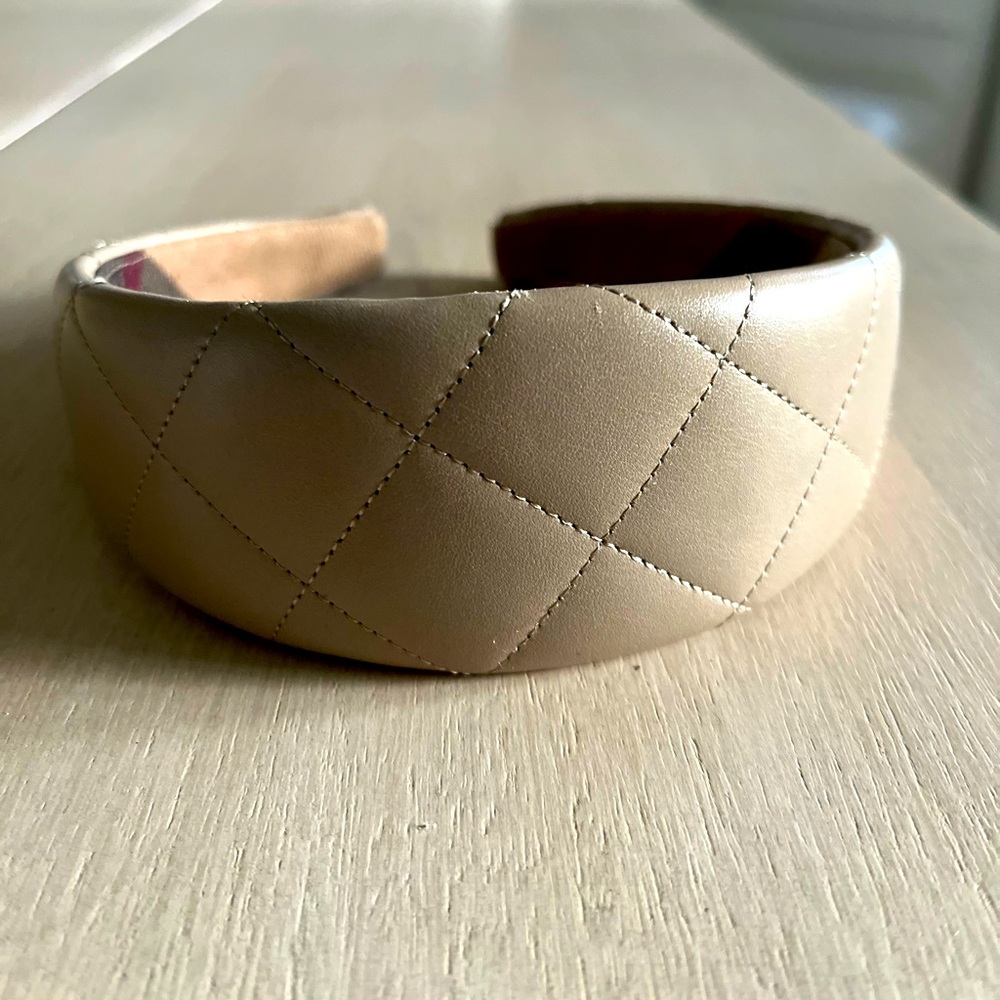 BURBERRY quilted tan Leather hair band.
